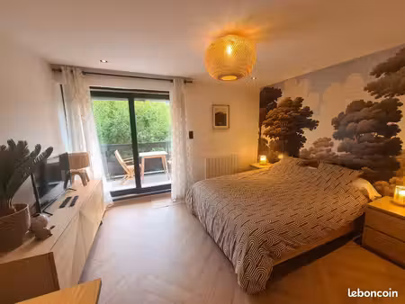 studio meuble rénové dans résidence avec piscine