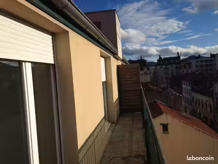 t2 meublé 40m² centre-ville de clermont-ferrand  grand balcon + parking + clim