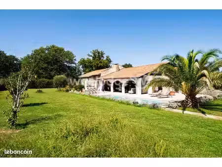 propriété 6 pièces 271 m²