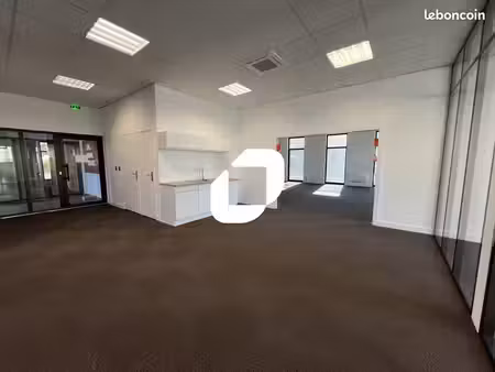 bureaux 1 448 m²