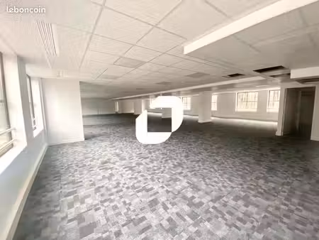 bureaux 886 m²