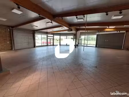 local commercial 740 m²