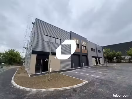 local d'activité 8 134 m²