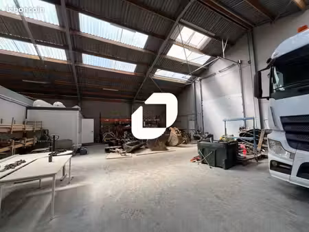 local d'activité 1 150 m²