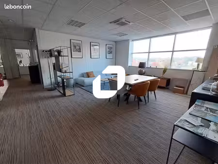 bureaux 743 m²