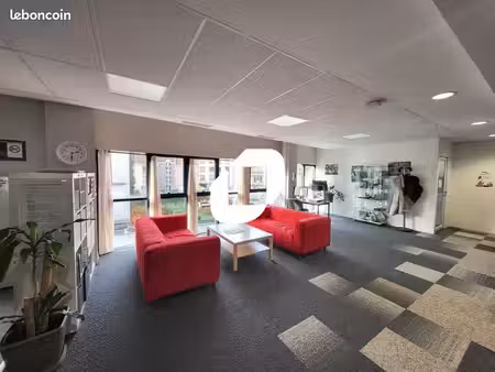 bureaux 451 m²