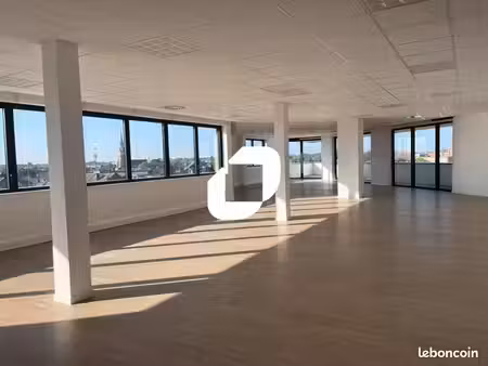 bureau 1 597 m²