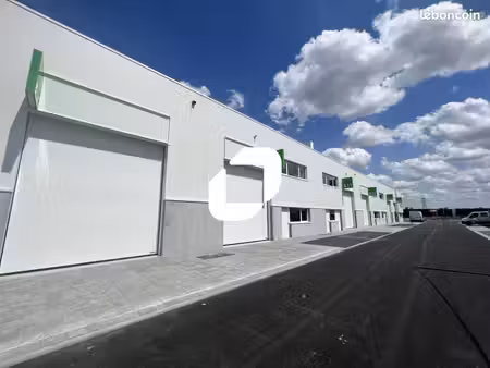 local d'activité 3 220 m²