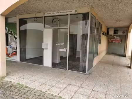 loue local commercial ou bureau de 32 m²