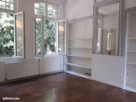 t2 lumineux et spacieux à lille (cauliers)