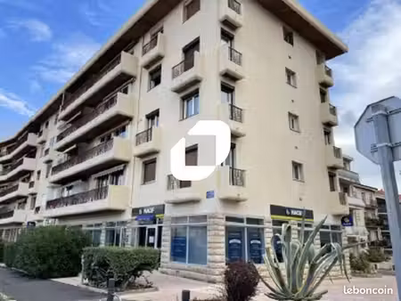local commercial 240 m²