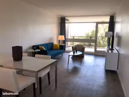 2 pièces 64m2 avec loggia 11m2 dans parc et gardien