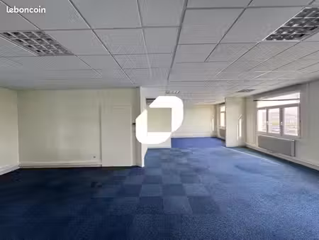 bureaux 784 m²