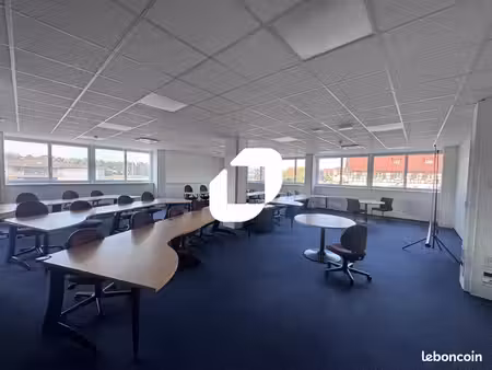 bureaux 2 800 m²