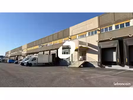 local industriel 2 425 m²