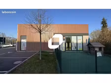 bureau 136 m²