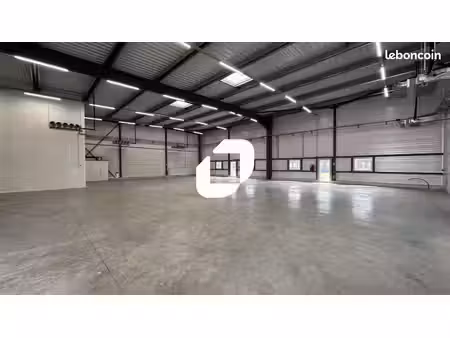 local d'activité 871 m²