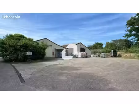 local d'activité 1 065 m²