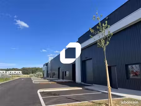 local d'activité 237 m²