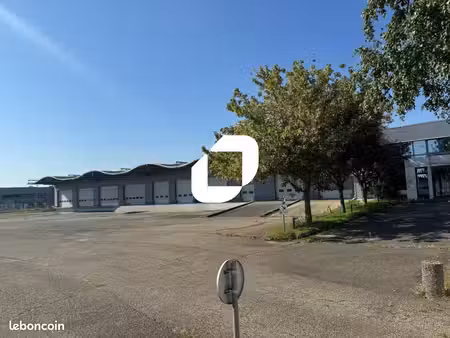 local d'activité 2 994 m²