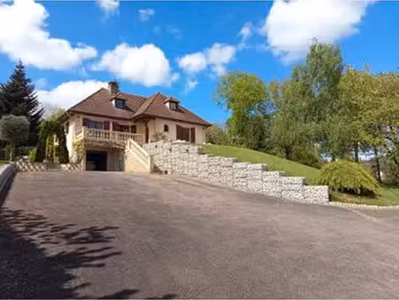 villa sur les hauteurs du creusot montcenis en bourgogne