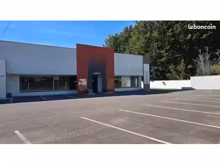 local commercial 1 046 m²
