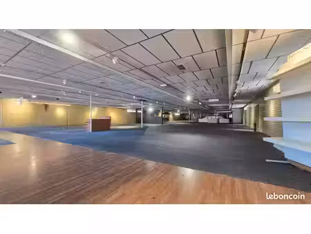 local commercial 200 m²