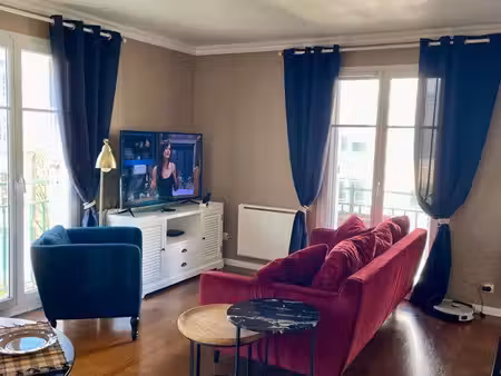 val d'europe - 67 m2 | 2 chambres | balcons | double exposition | 2 parkings