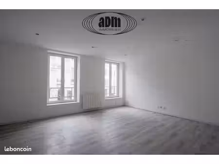 studio 1 pièce 28 m²