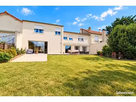 maison 7 pièces 180 m²