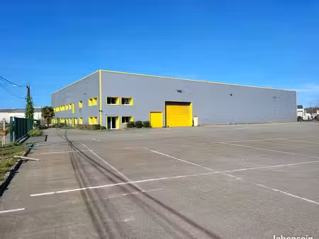 local logistique 3 400 m²