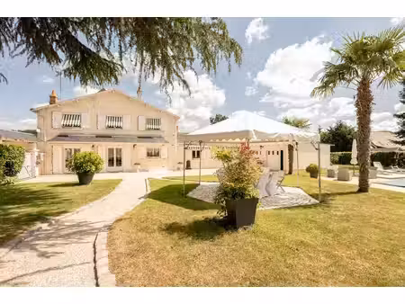 lieux uniques ® - propriétés privées propose maison de 118 m² sur un terrain de 2661 m² pr