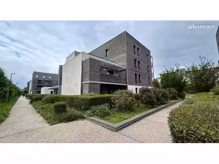 f2 en rez de jardin avec place en sous sol