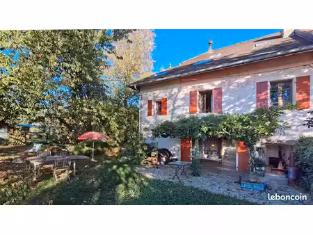 maison en pierre de caractère 7 pièces + studio indépendant