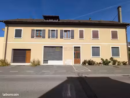 immeuble 245 m² ville-la-grand