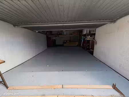 parking/box 1 pièce 21 m²