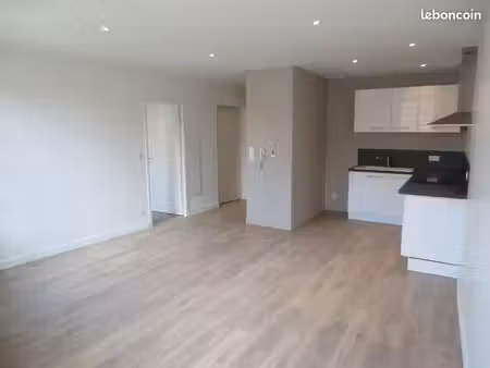 2 pièces 46 m2 hyper centre de niort avec parking