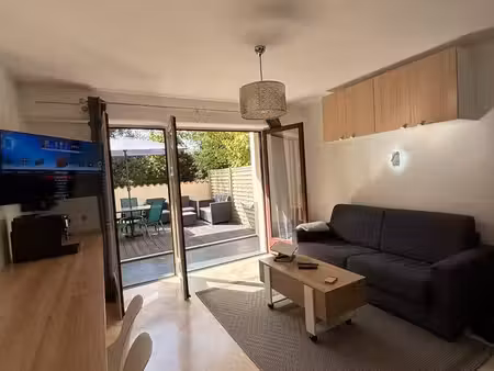 niort centre - studio meubléavec terrasse 25m2 + parking privé 92500