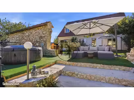 propriété 8 pièces 189 m²