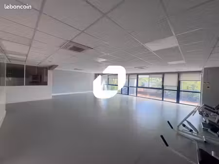 bureau 135 m²