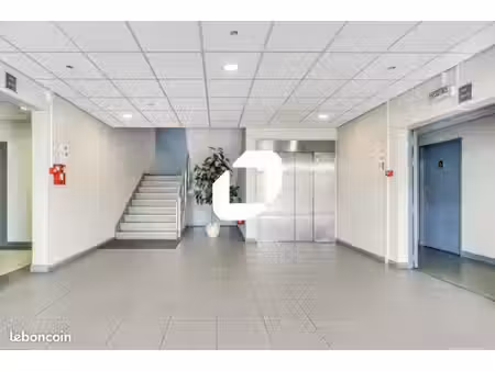 bureau 147 m²