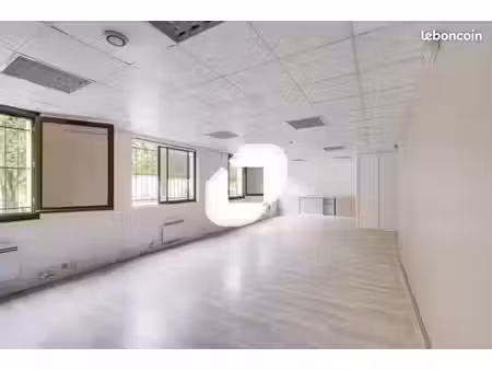 bureau 230 m²