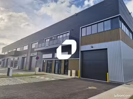 local d'activité 4 990 m²