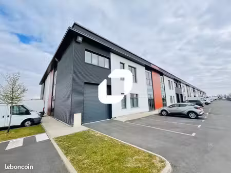 local d'activité 1 369 m²