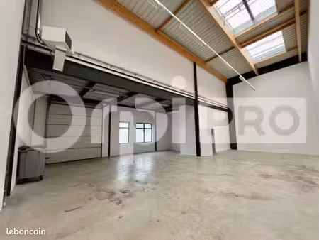 local d'activité 229 m²