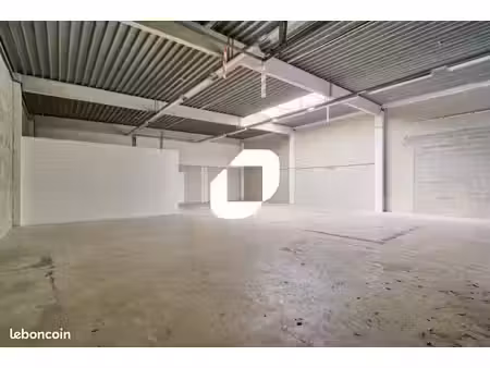 local d'activité 770 m²