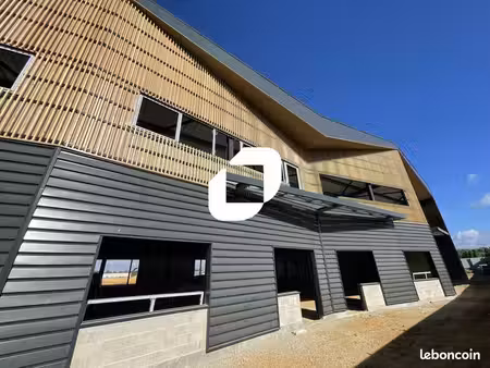 local d'activité 3 990 m²