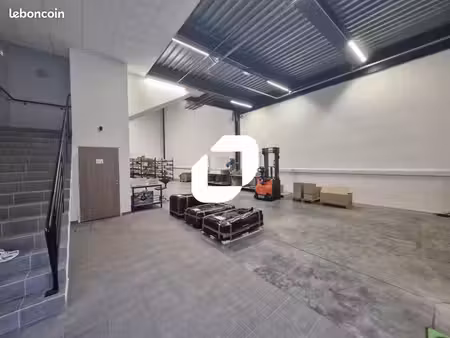 local d'activité 285 m²