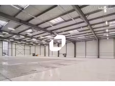 local d'activité 2 500 m²