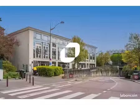 bureau 225 m²